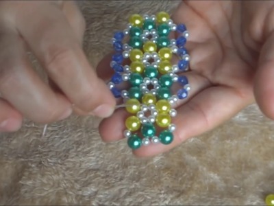 Chinelo decorados-Laço de perolas simples e fácil. Scuff-decorated tie simple and easy pearls.
