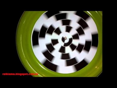 Ilusão de óptica com disco giratório quadriculado 2 feito com um rolo de pintar parede e