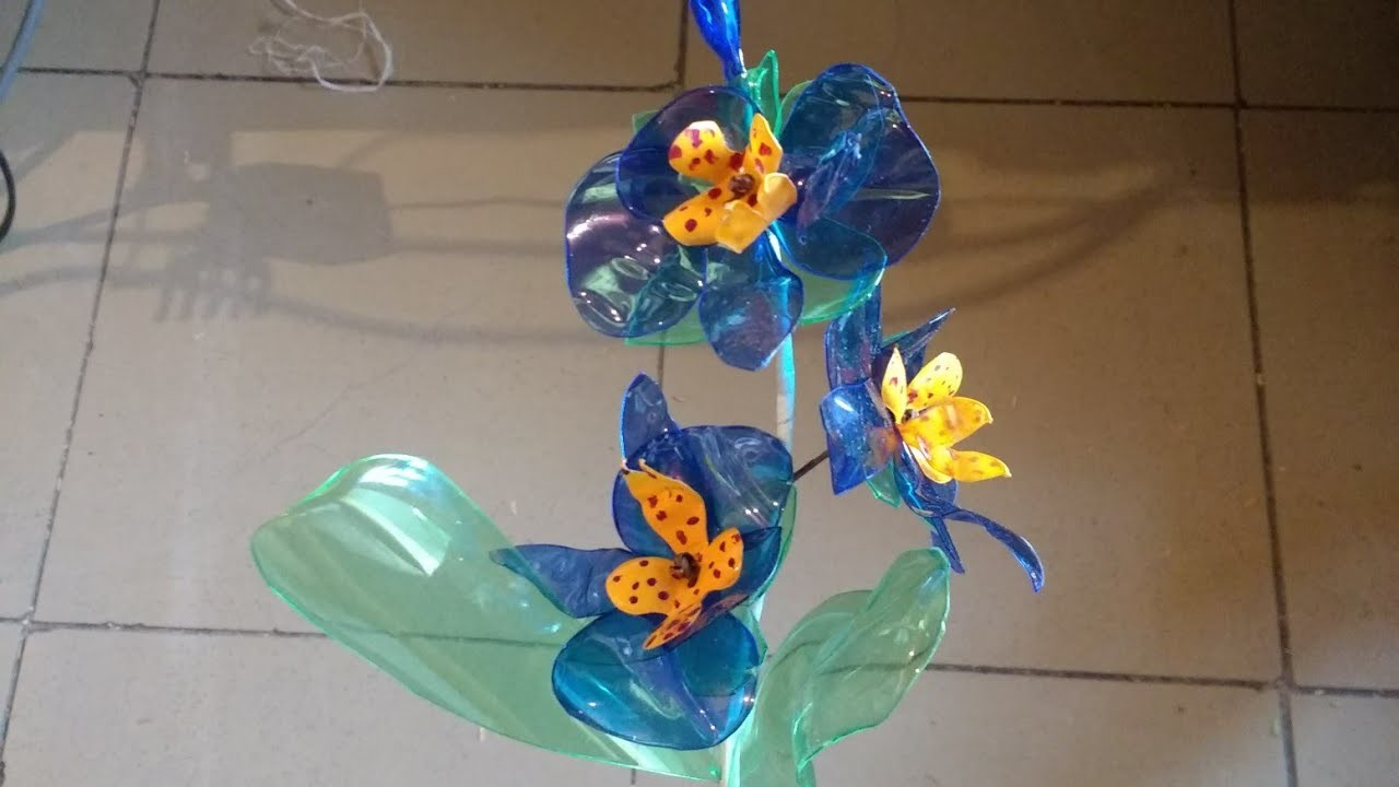 Orquídea de material reciclado