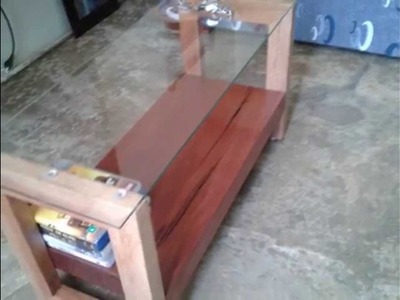 Mesa de centro feita de sobras de madeira