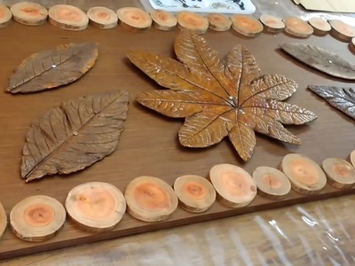 Quadro feito com folhas de cimento e madeira