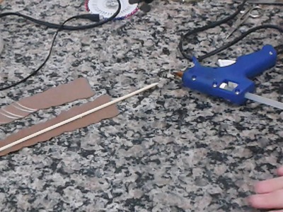 Colando o caule no coqueiro