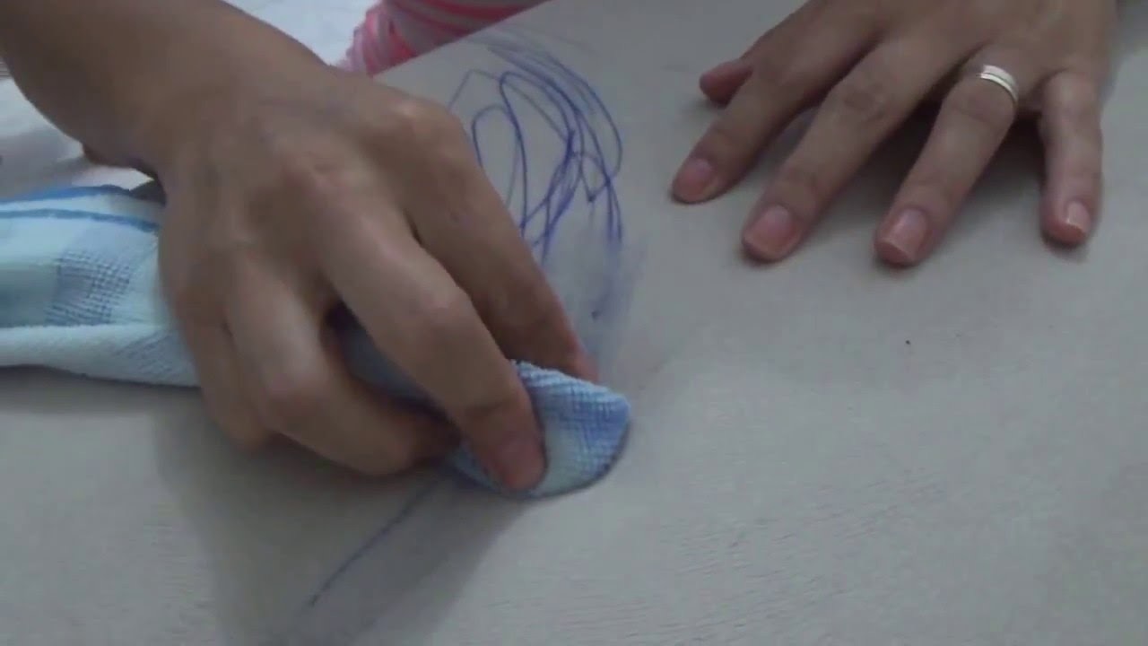Como tirar tinta de caneta do Sofá (tecido)