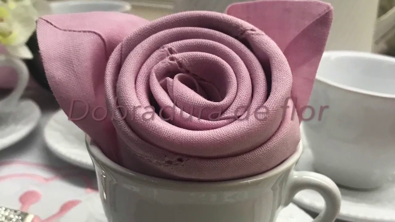 Como dobrar o guardanapo em formato de flor