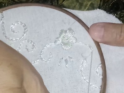 Bordado a mão Gratis - Gola ou Babador infantil -hand embroidery