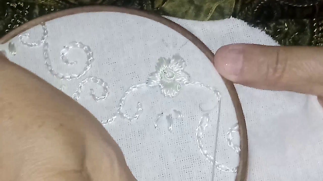 Bordado a mão Gratis - Gola ou Babador infantil -hand embroidery