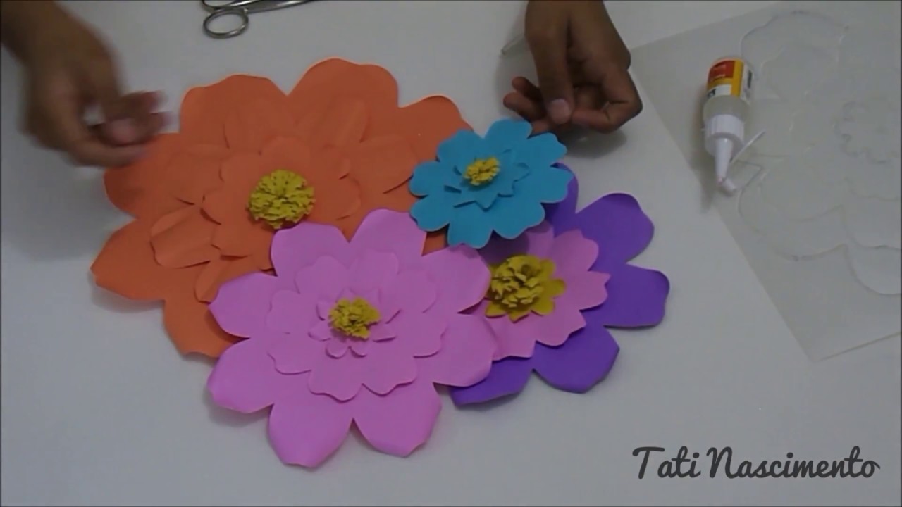 Como fazer flor de papel para enfeite - Modelo  Frisada