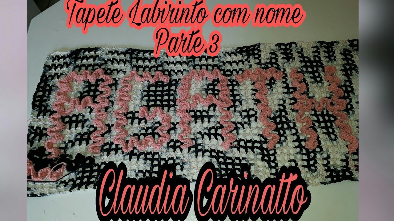 Tapete Labirinto  com nome parte 3 por Claudia Carinatto. .