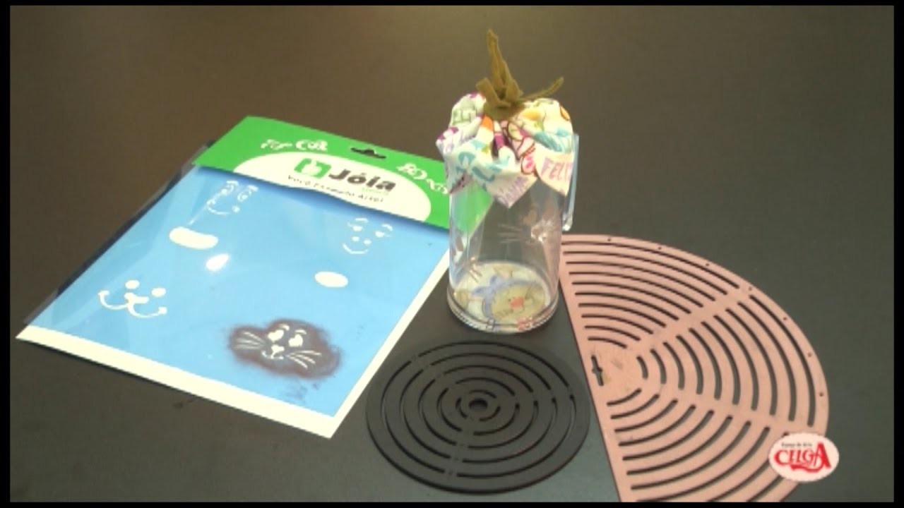 Alciana Rossi ensina decorar uma canequinha com tema de páscoa.