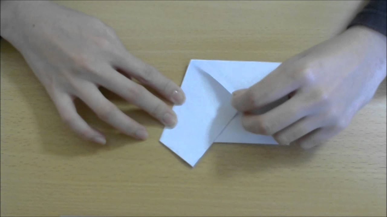 Como fazer um pentágono de papel a partir de um quadrado. cut a pentagon from a square