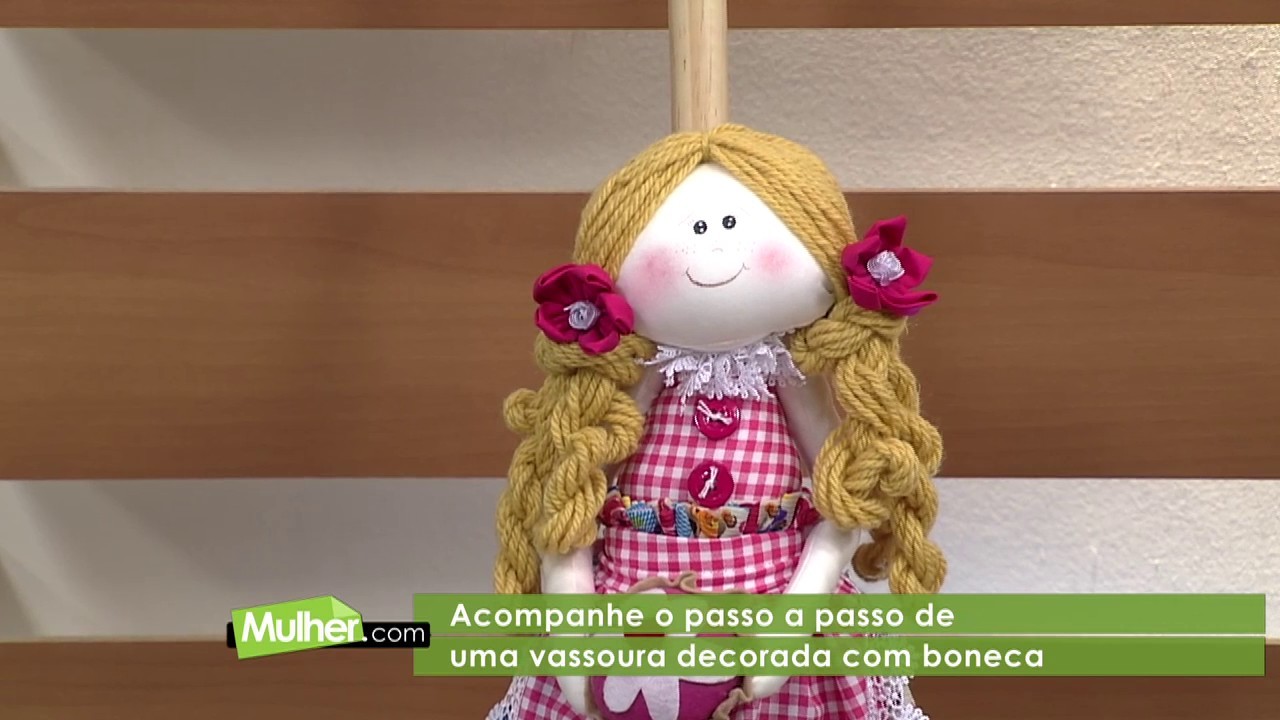 Vassoura Decorada - Boneca Cupcake por Jô Cruz - 02.05.2017 - Mulher.com - P1.2