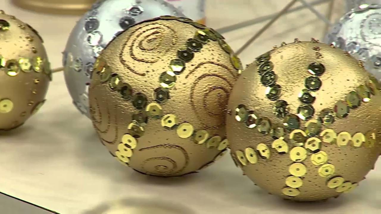 Acrilex - Artesanato - Enfeite com bolas de Natal