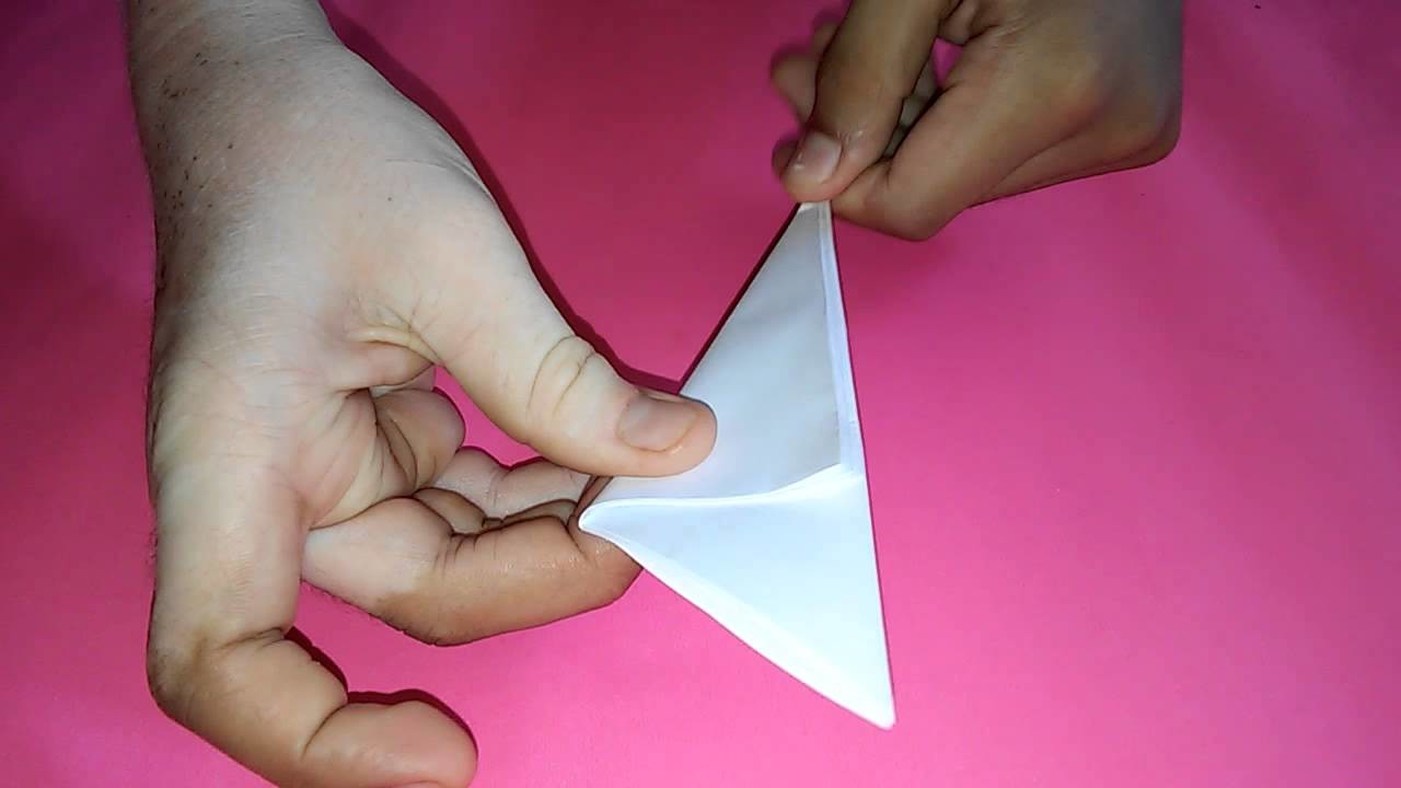 Aprenda a fazer um floco de neve de papel!