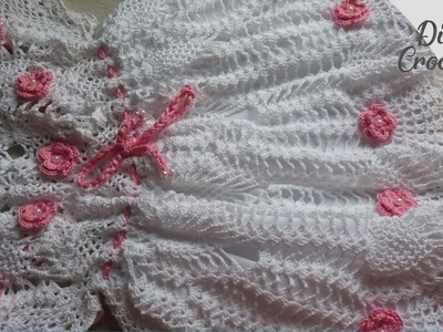Vestido de crochê com flor rosa
