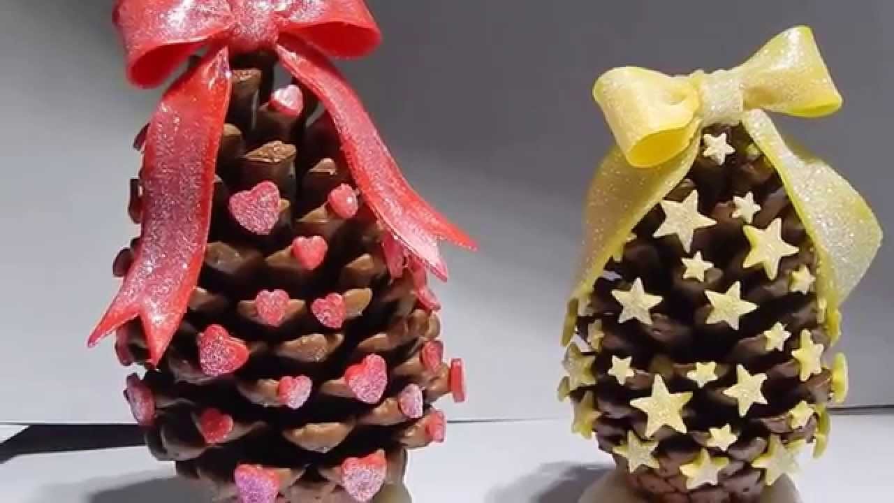 Árvore de Natal com pinha e biscuit
