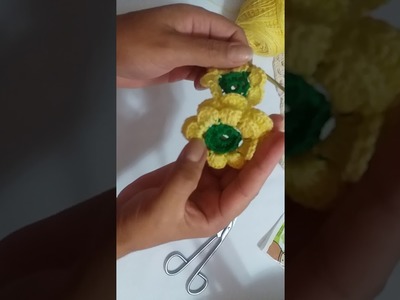 Flor de crochê para caminho de mesa video. Dri Crochê e Artes