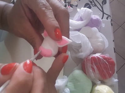 Apliques unicórnio de biscuit.