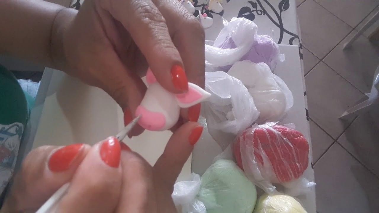 Apliques unicórnio de biscuit.