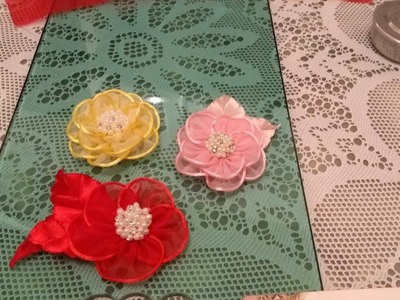 Flor de fio acetinado e tecido voal flowers