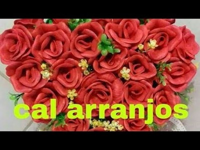 1 parte:Como fazer coração decorado com rosas vídeo 12