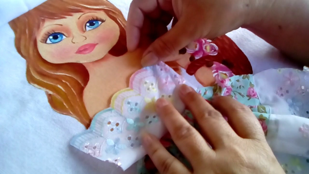 Como fazer vestido de boneca pintada em pano de prato.
