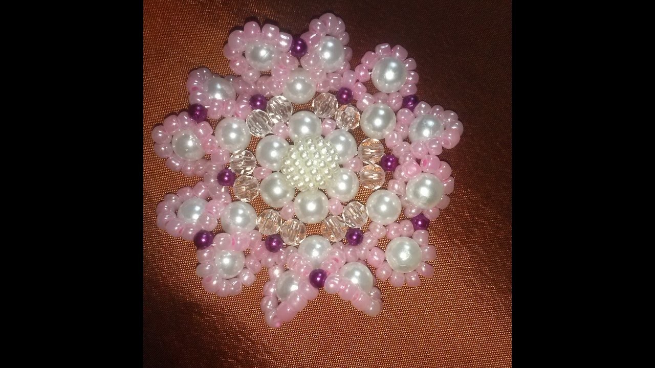 MAX  Flor de Pérola ,miçangas e Acrílico.