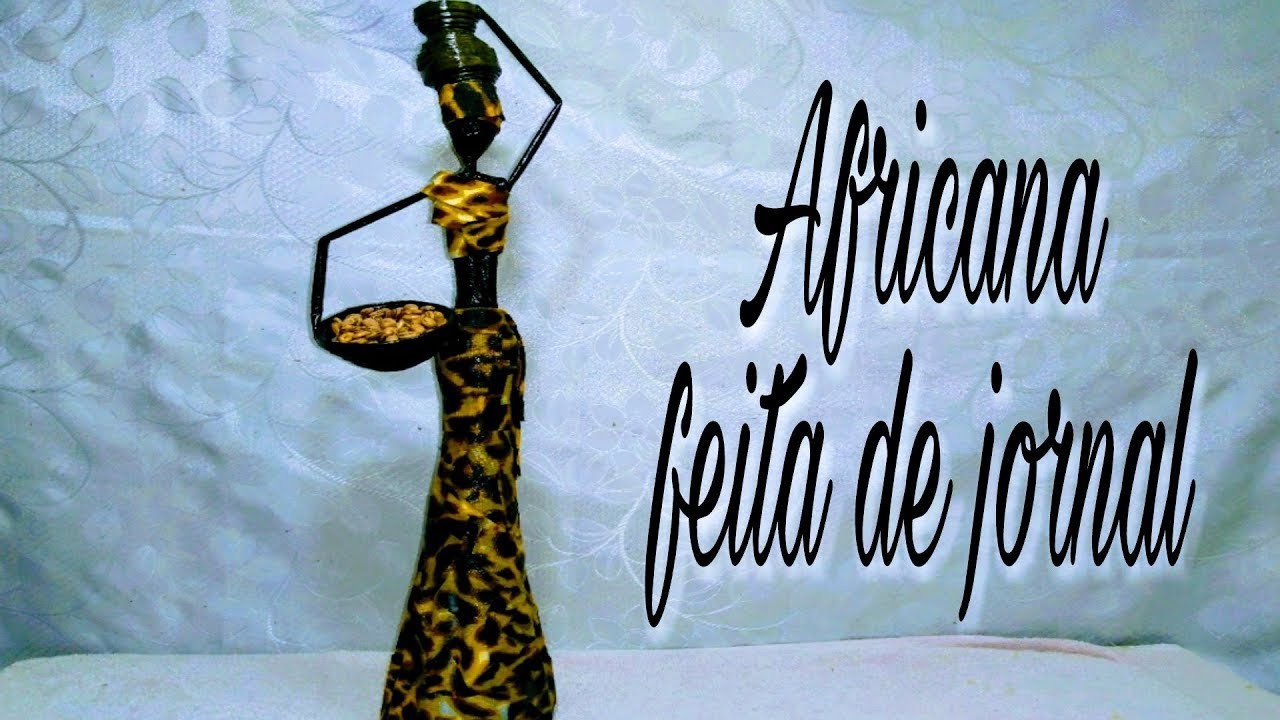 Africana feita de jornal