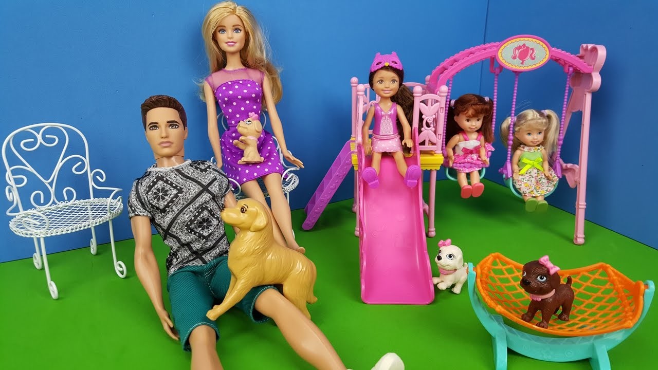 Brincando no Parquinho com Novas Amiguinhas Novelinha Barbie Vida Nova Parte 17