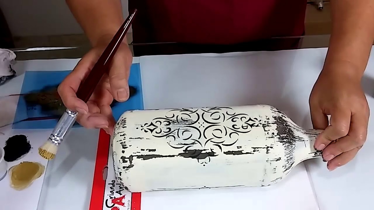 Garrafa Decorada com Pátina e stencil - Artesanato