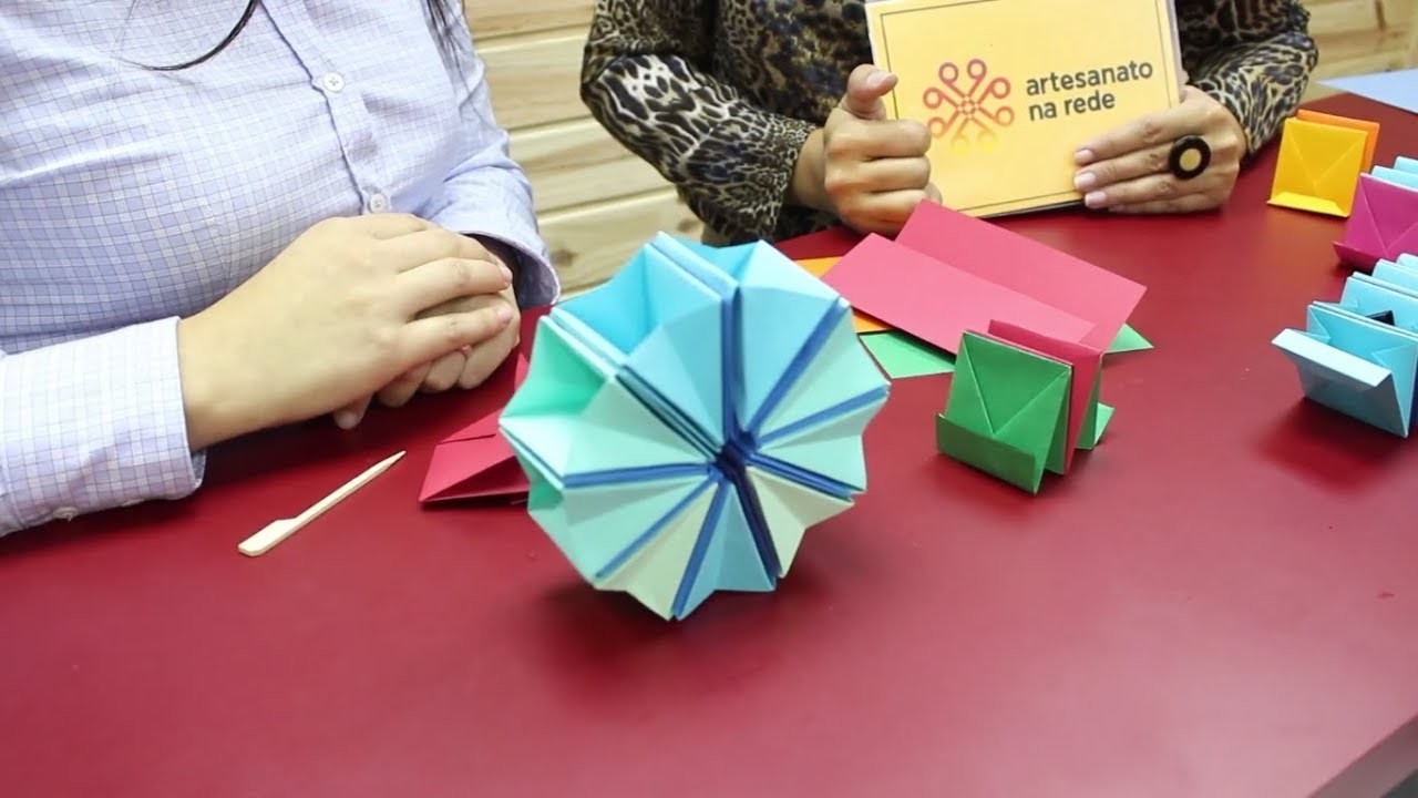 Origami: Aprenda como fazer uma linda caixa sanfonada!