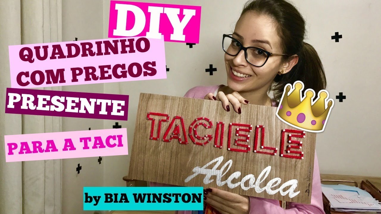 Taciele Alcolea quadrinho com pregos