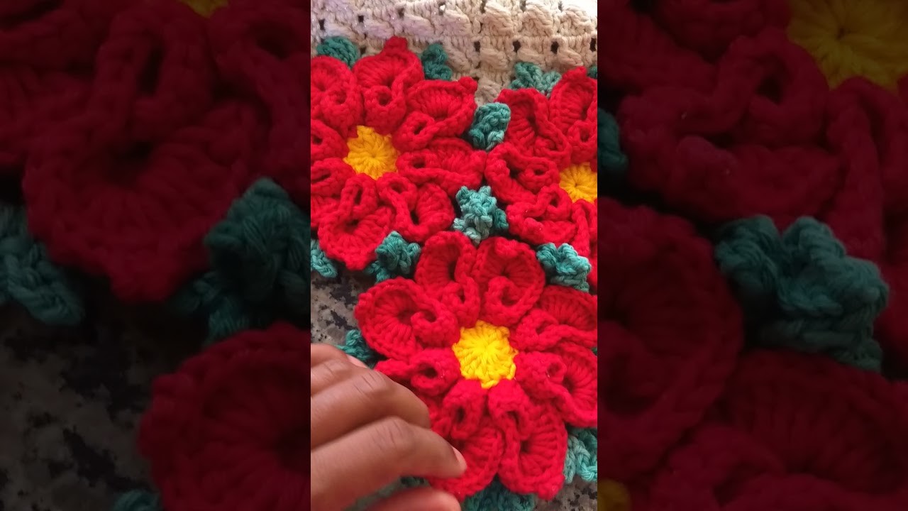 Caminho de mesa com flores