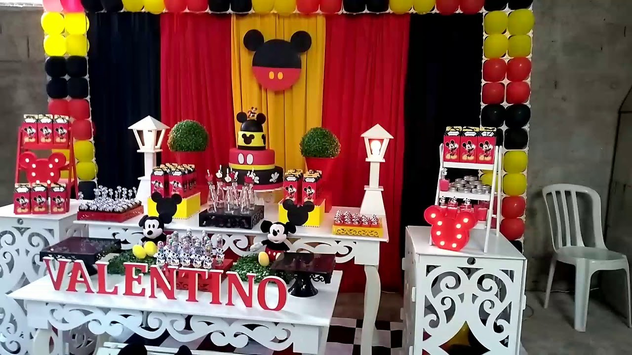 Decoração Mickey simples.