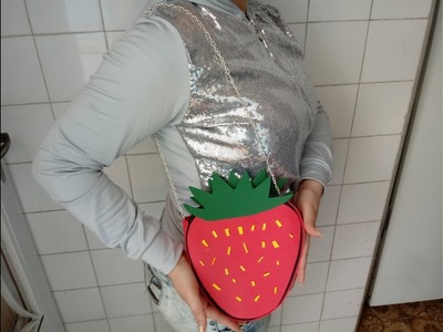 DIY- BOLSA ESCOLAR DE MORANGO FEITA COM EVA