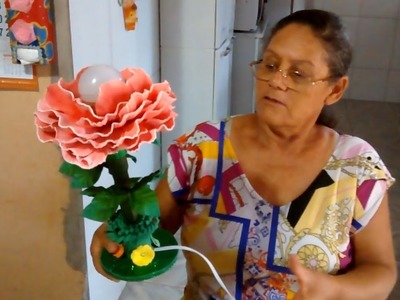 Ensinando como fazer  uma Flor Abajur utilizando Cds e cano de água