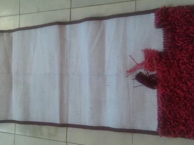 Ensinando fazer o tapete