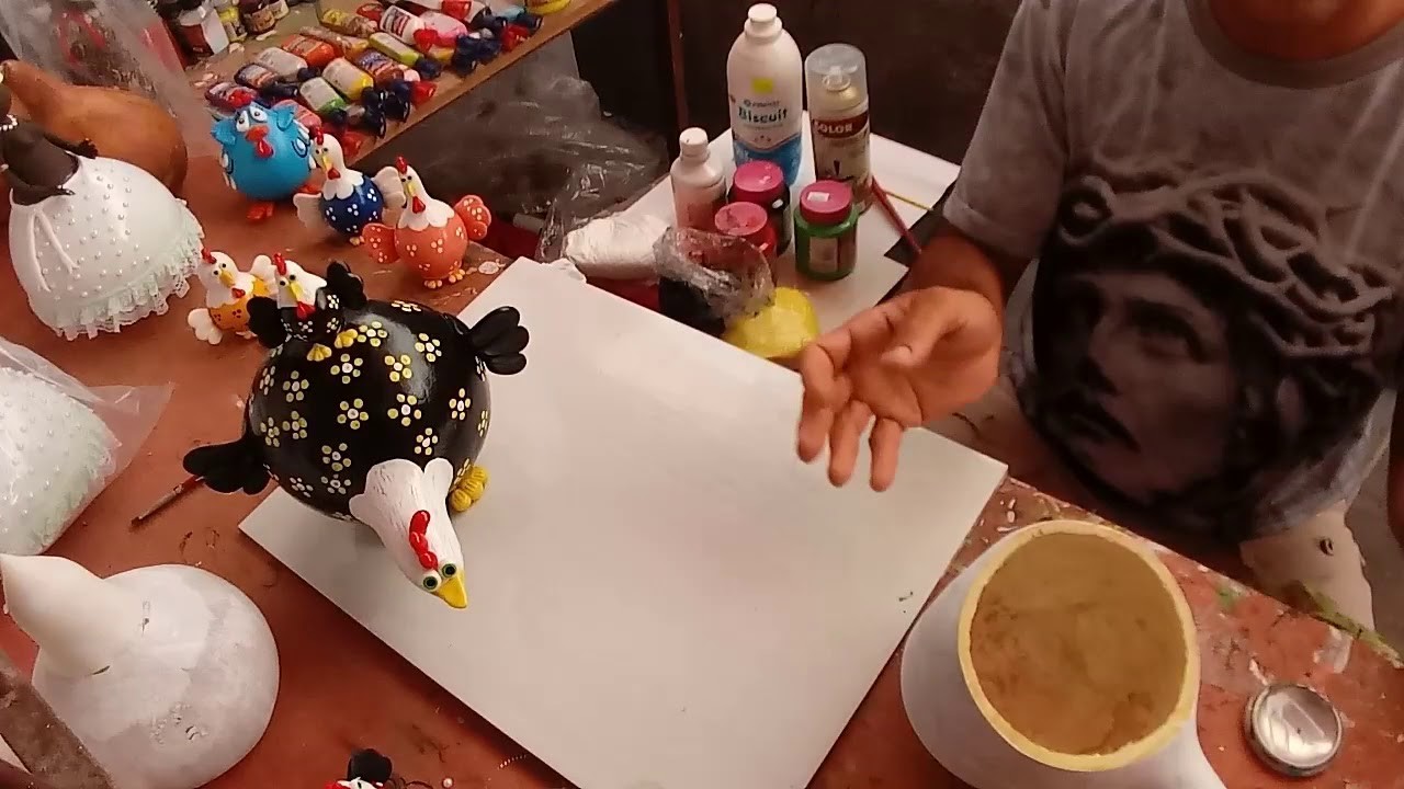 Galinha feita na cabaça ( porta ovos )