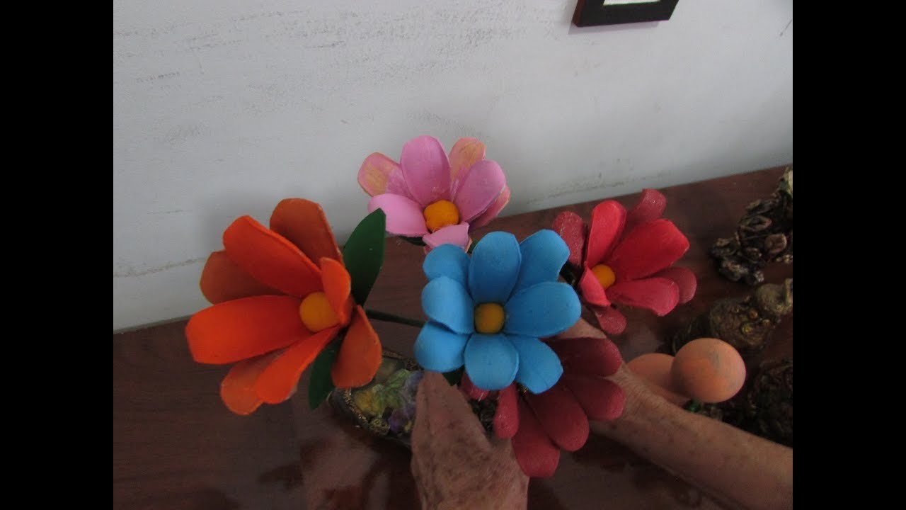 Artesanato: Como fazer flores com caixa de ovos