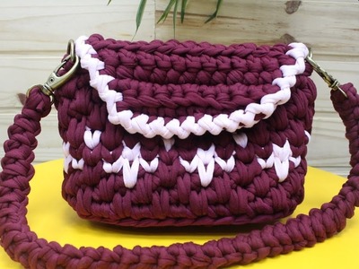 Bolsa clutch feita de crochê em fio de malha - Bolsa Sônia