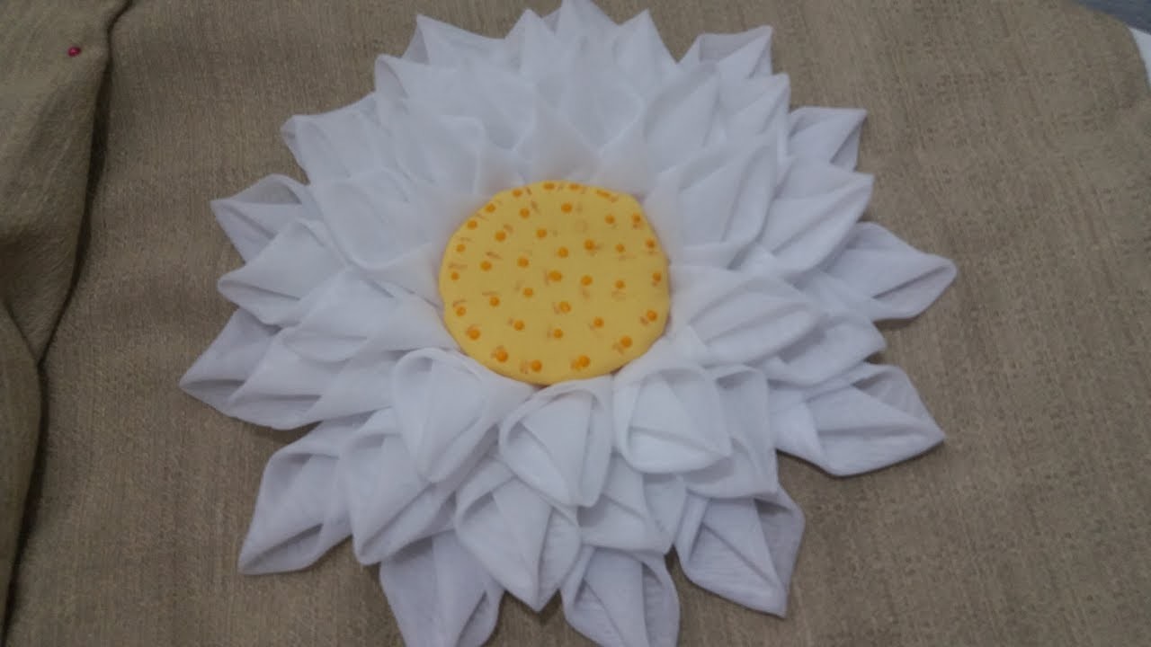 Como fazer uma flor numa almofada