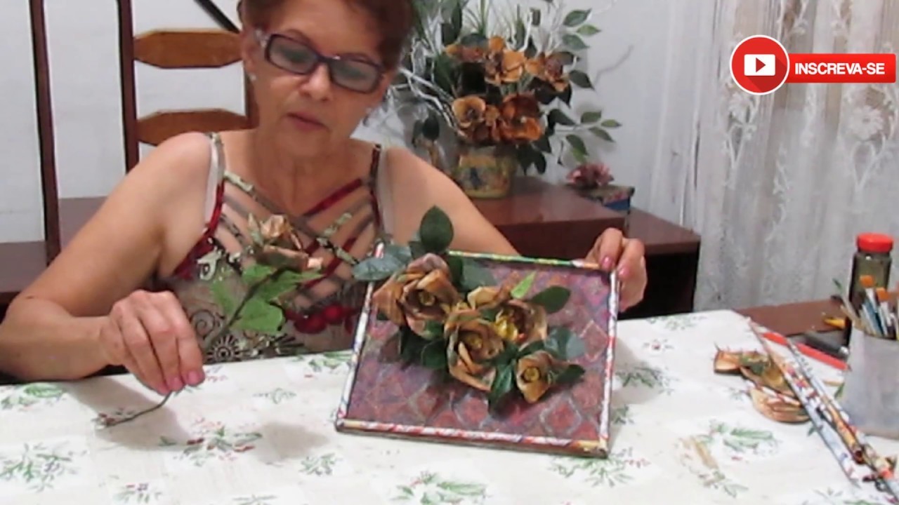 Artesanato: Como decorar quadro com flores de papel