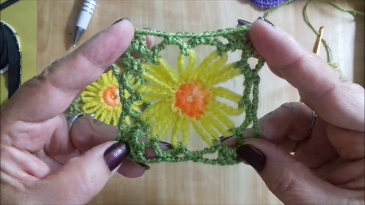Como fazer uma flor croche com pétalas de correntes redonda e transformar em um square. Marly Thibes