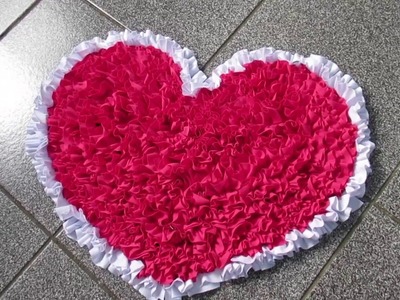 Tapete de Coração -Tapete feito com tiras de Retalho -door mat-сердечный ковер -alfombra de corazón