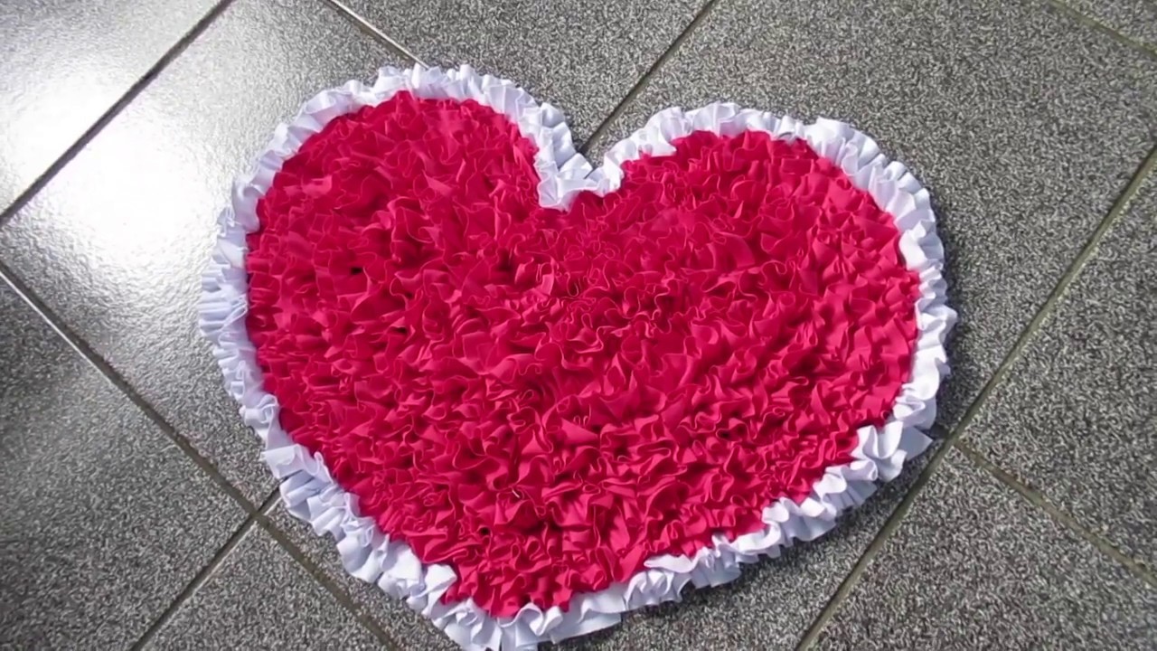 Tapete de Coração -Tapete feito com tiras de Retalho -door mat-сердечный ковер -alfombra de corazón