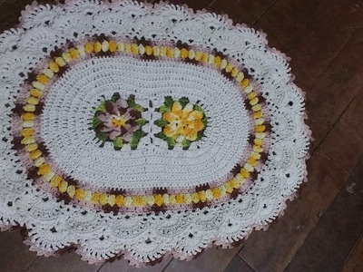 Tapete de crochê oval com flores e bico  rendado 1.3