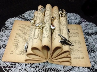 Porta aneis com livro