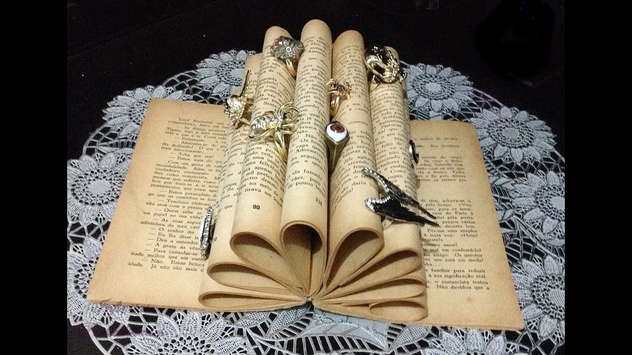Porta aneis com livro