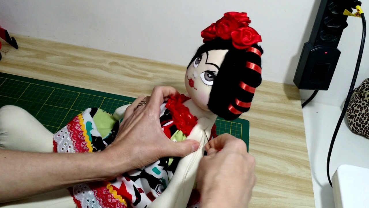 Boneca Frida: vestido e sapato por Dee Rosa Artesanatos