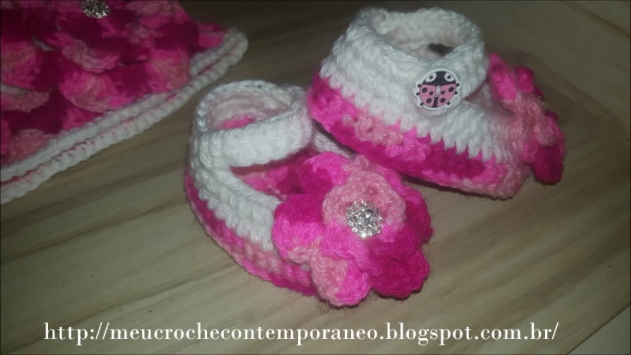 Sapatinho de Crochê da Mini Florzinha de Inverno Contemporânea