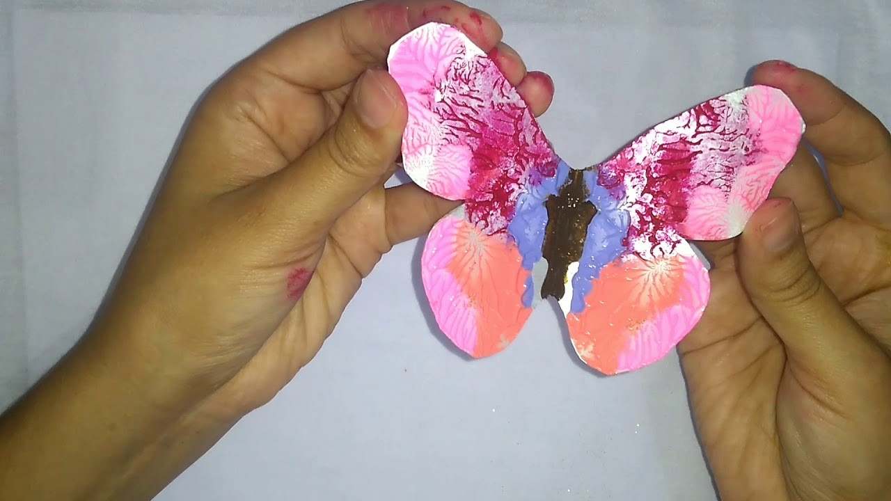 Aprenda como fazer uma linda borboleta sem precisar usar Pincel.